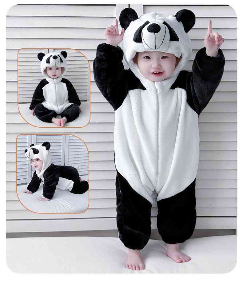 আপনার ছোট্ট সোনা যেন আরও মিষ্টি হয়ে ওঠে এই তুলতুলে, নরম পান্ডা কস্টিউমে